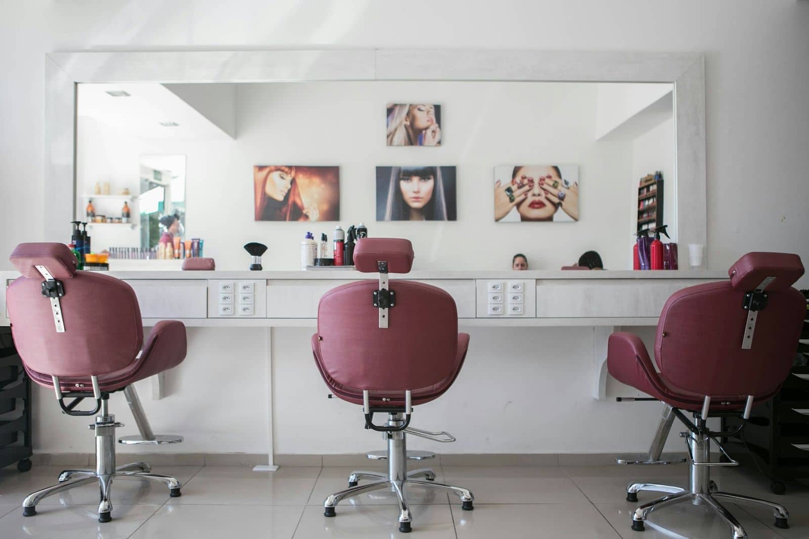 A calm, bright beauty studio